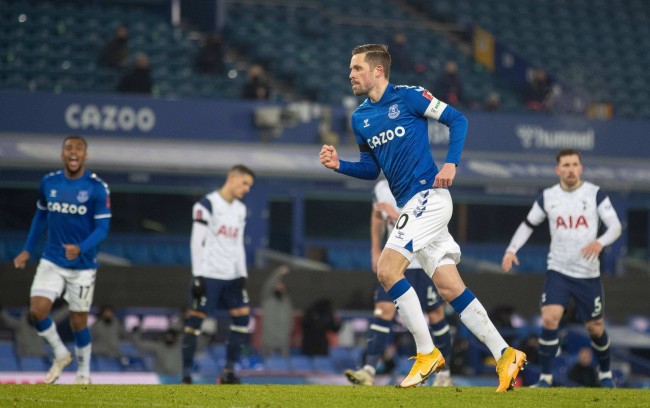 个具有竞争 个具有竞争